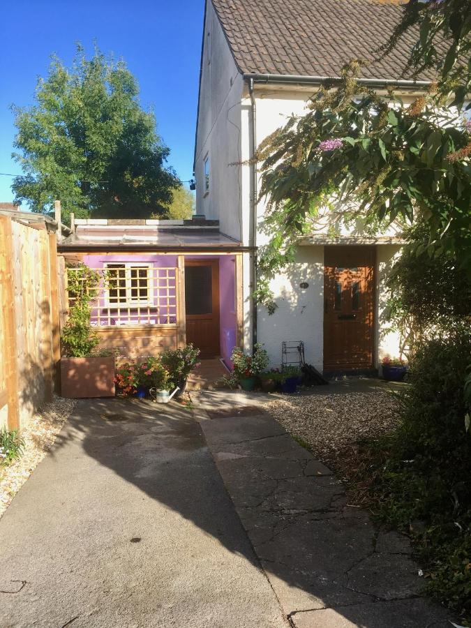 Cute Self-Contained Guest Room With Ensuite And Private Decked Porch In غلاستونبري المظهر الخارجي الصورة