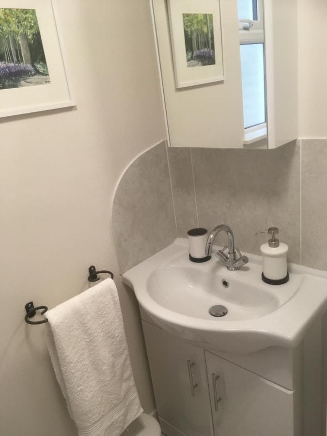 Cute Self-Contained Guest Room With Ensuite And Private Decked Porch In غلاستونبري المظهر الخارجي الصورة
