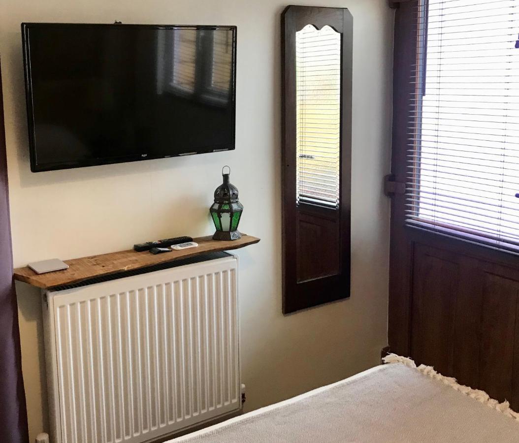 Cute Self-Contained Guest Room With Ensuite And Private Decked Porch In غلاستونبري المظهر الخارجي الصورة