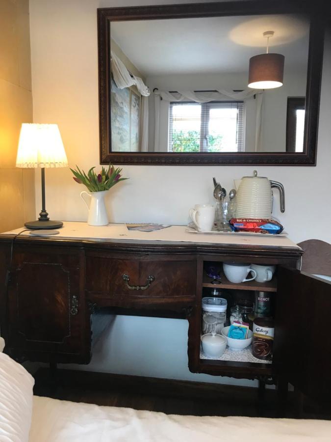 Cute Self-Contained Guest Room With Ensuite And Private Decked Porch In غلاستونبري المظهر الخارجي الصورة